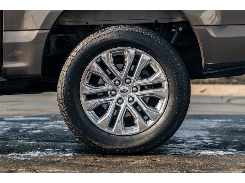 Used 2015 Ford F150 XLT w/ Equipment Group 302A Luxury image 5