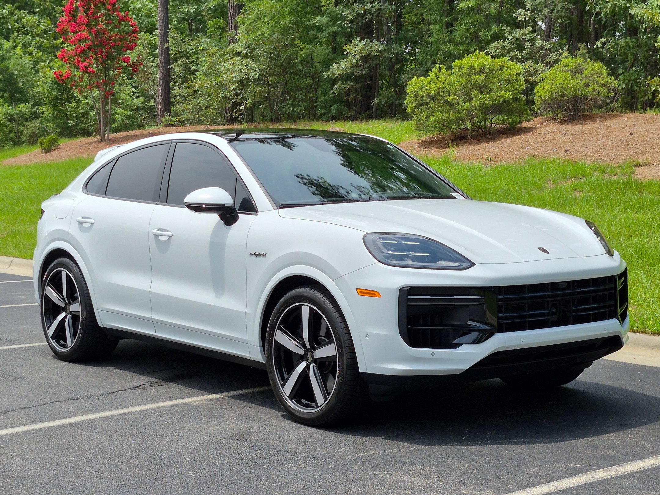 Certified 2026 Porsche Cayenne Turbo AWD/4WD image 34