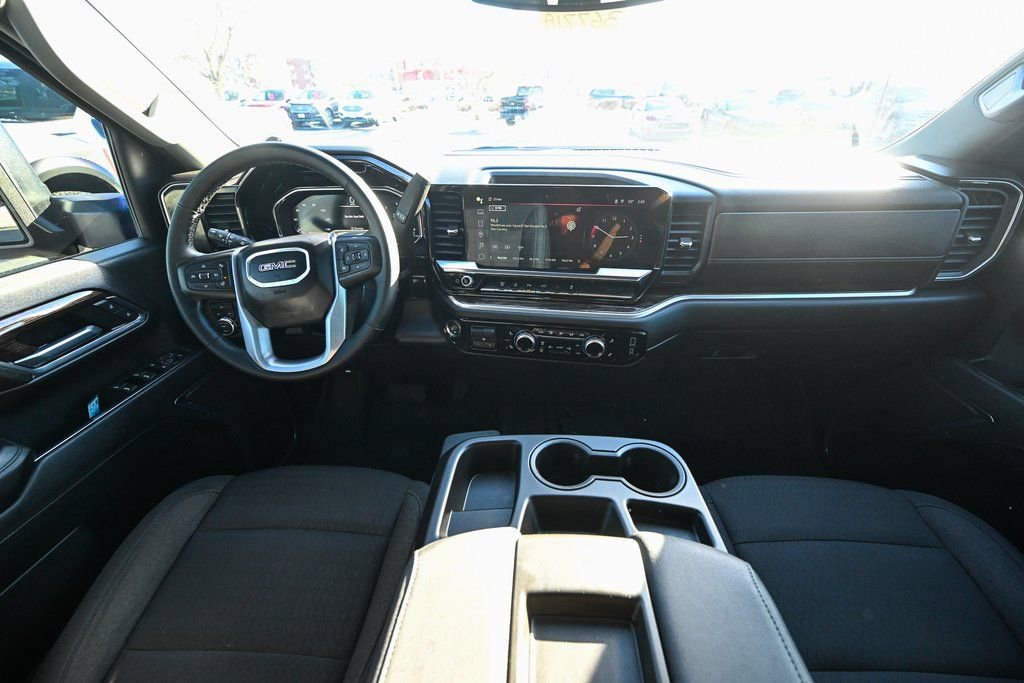 Used 2024 GMC Sierra 2500 SLE image 28