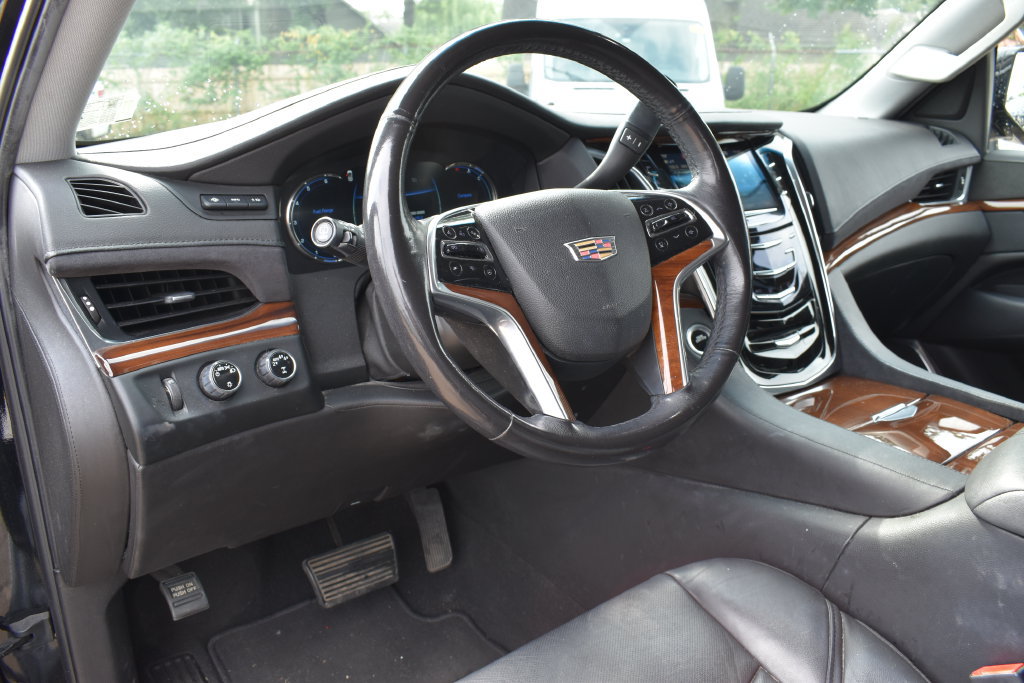 Used 2019 Cadillac Escalade Luxury AWD/4WD image 9