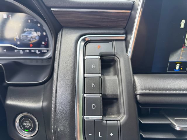 Certified 2023 Chevrolet Suburban Z71 w/ Luxury Package AWD/4WD image 18