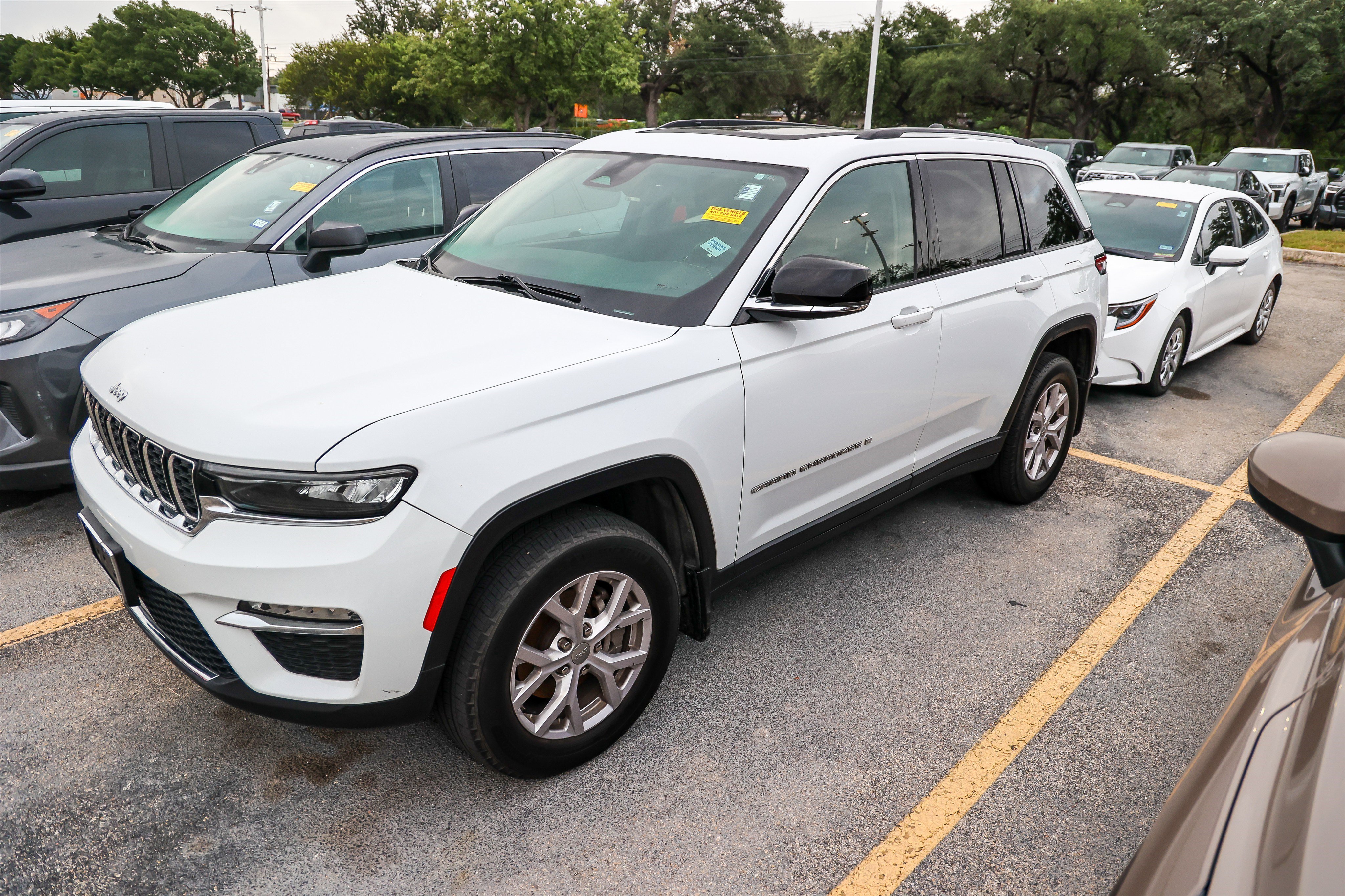 Used 2022 Jeep Grand Cherokee Limited w/ MOPAR Finishing Package RWD image 3