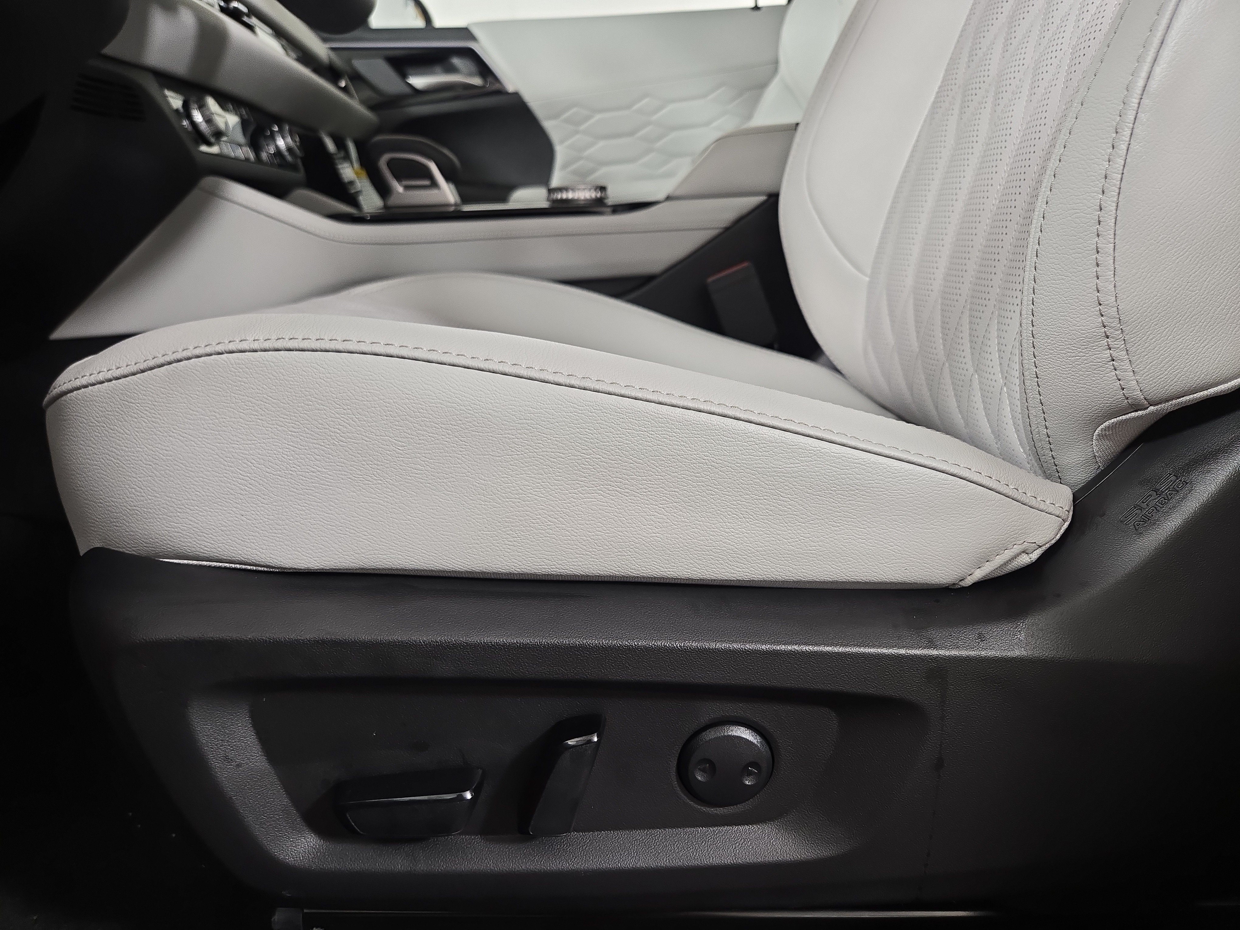 New 2026 Mitsubishi Outlander SEL FWD image 31
