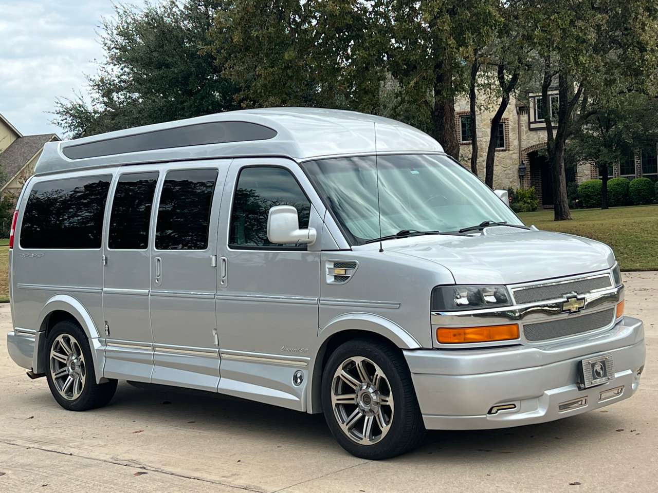 Used 2018 Chevrolet Express 2500 w/ Enhanced Convenience Package image 8