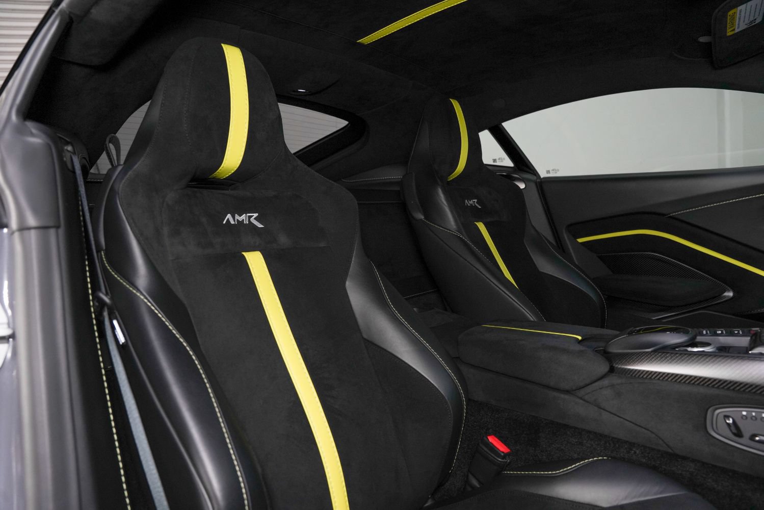 Used 2020 Aston Martin V8 Vantage AMR RWD image 32