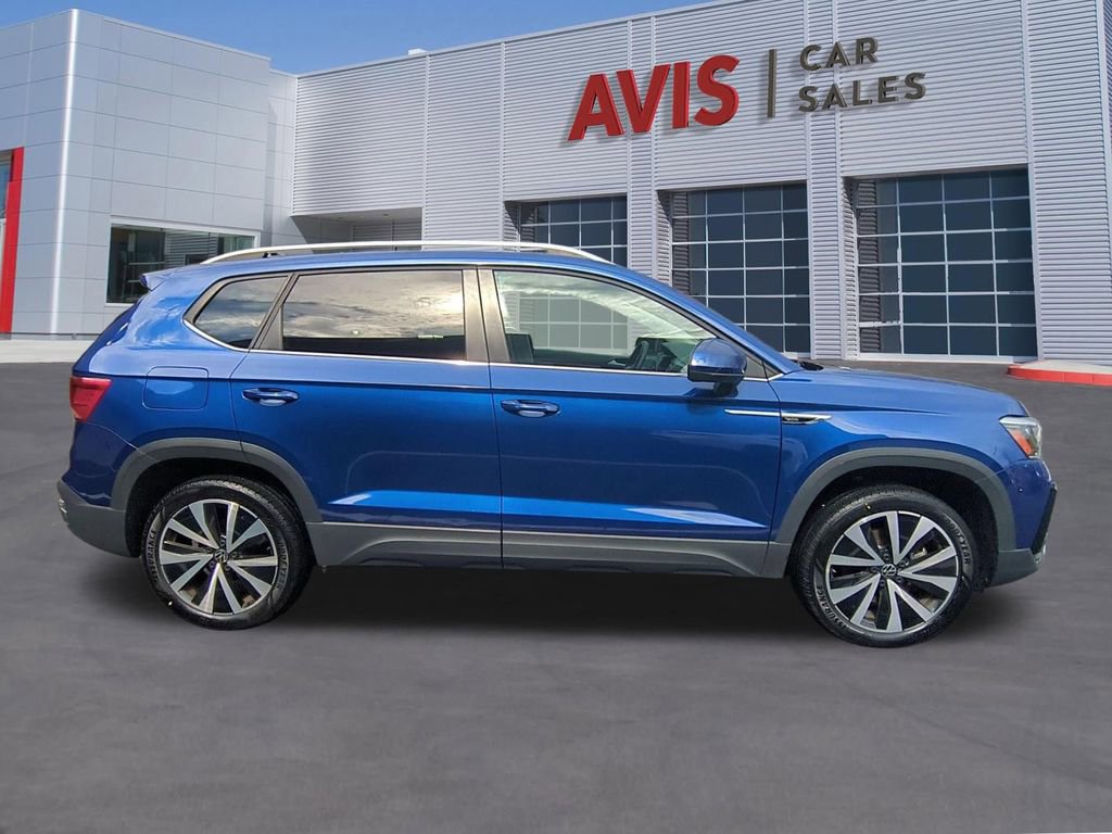 Used 2024 Volkswagen Taos SE image 5