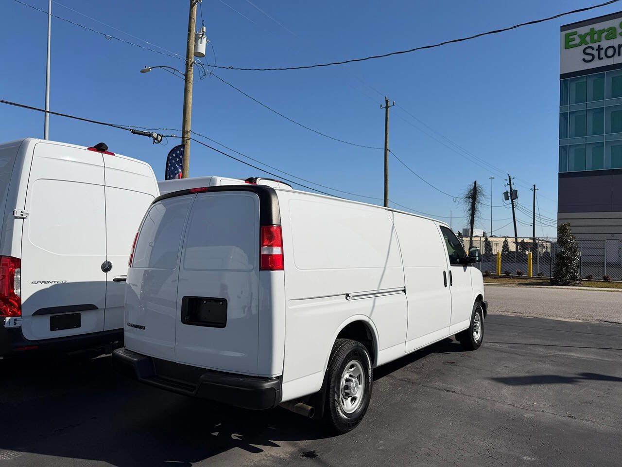 Used 2020 Chevrolet Express 3500 Extended w/ Driver Convenience Package RWD image 6