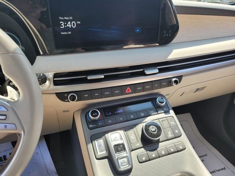 Used 2024 Hyundai Palisade Limited image 23
