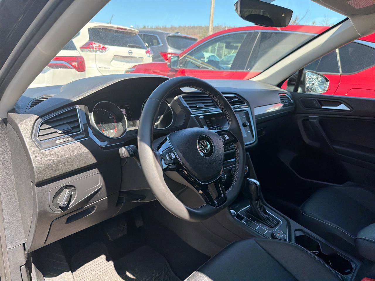 Used 2021 Volkswagen Tiguan SE w/ 3rd Row Seat Package AWD/4WD image 17
