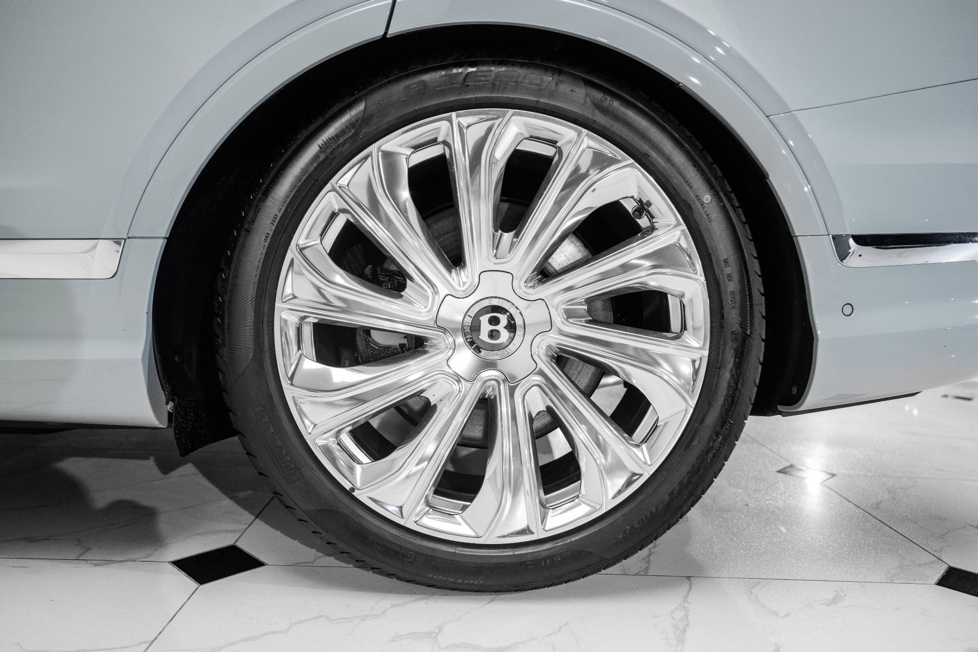 New 2025 Bentley Bentayga Extended Wheelbase image 17