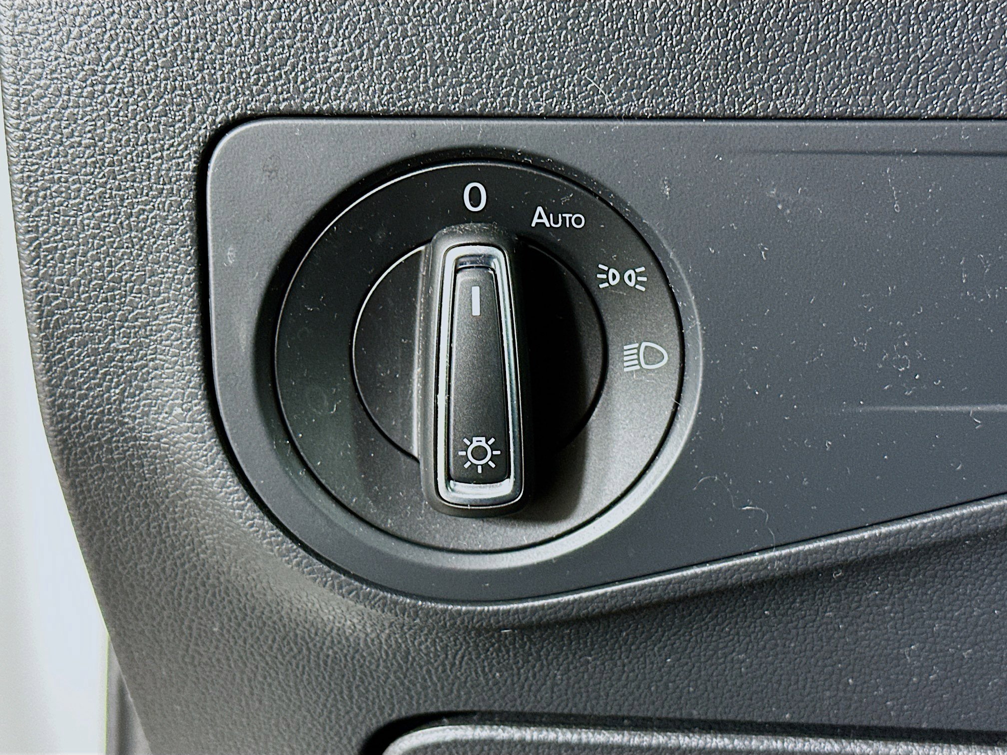 Used 2022 Volkswagen Tiguan SE image 17