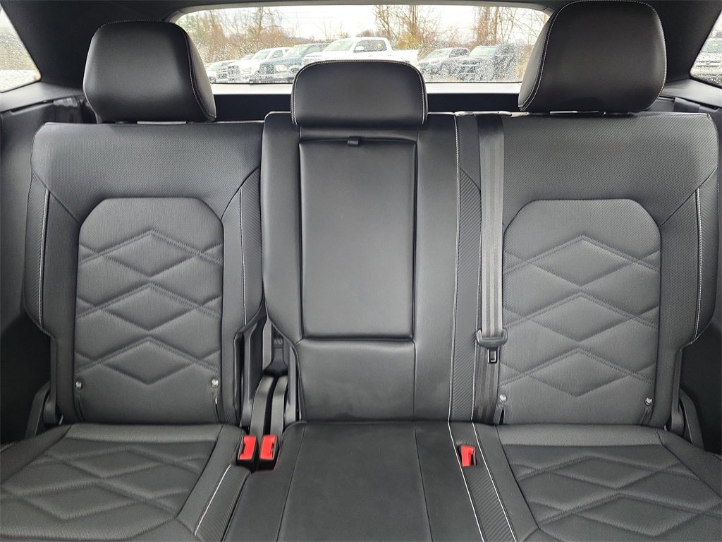 Used 2024 Volkswagen Atlas Cross Sport SE image 24