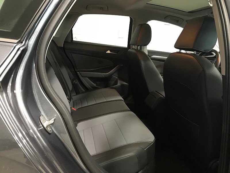 Used 2025 Volkswagen Jetta SE image 16