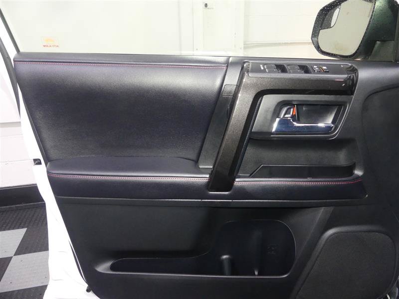 Used 2018 Toyota 4Runner TRD Off-Road Premium AWD/4WD image 17