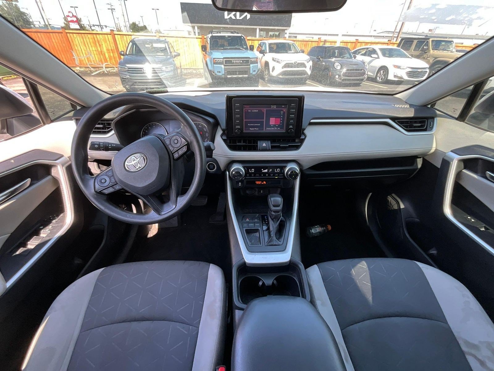 Used 2019 Toyota RAV4 XLE FWD image 7
