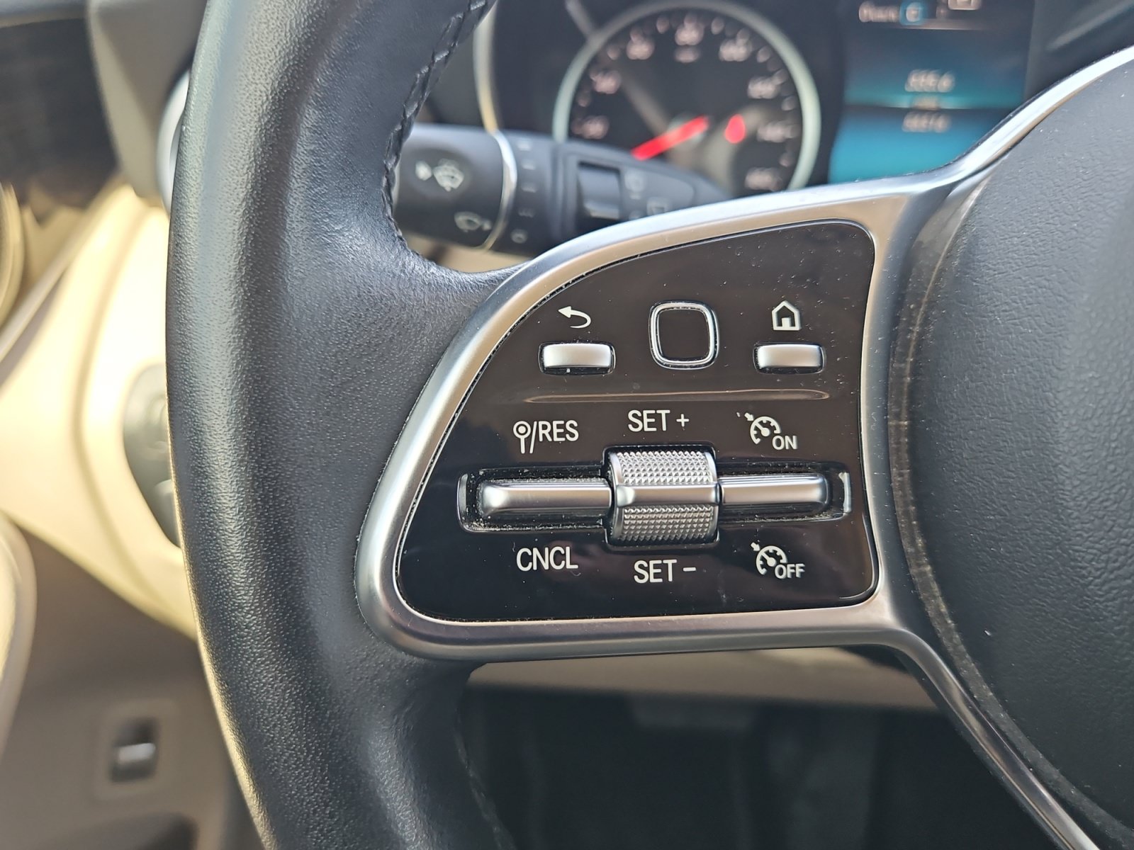 Certified 2020 Mercedes-Benz GLC 300 image 30