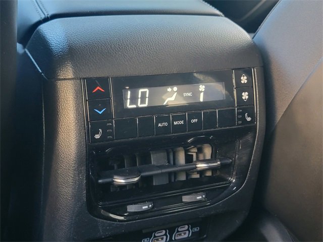 Used 2022 Jeep Grand Cherokee L Limited w/ Black Appearance Package image 15