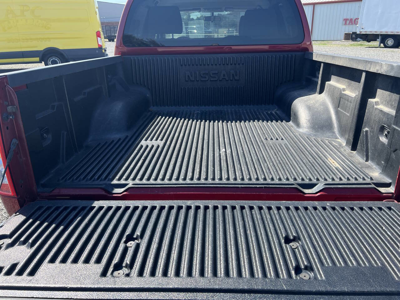 Used 2011 Nissan Frontier SV image 6