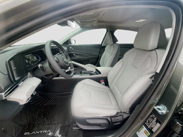 New 2026 Hyundai Elantra SEL Sport FWD image 21