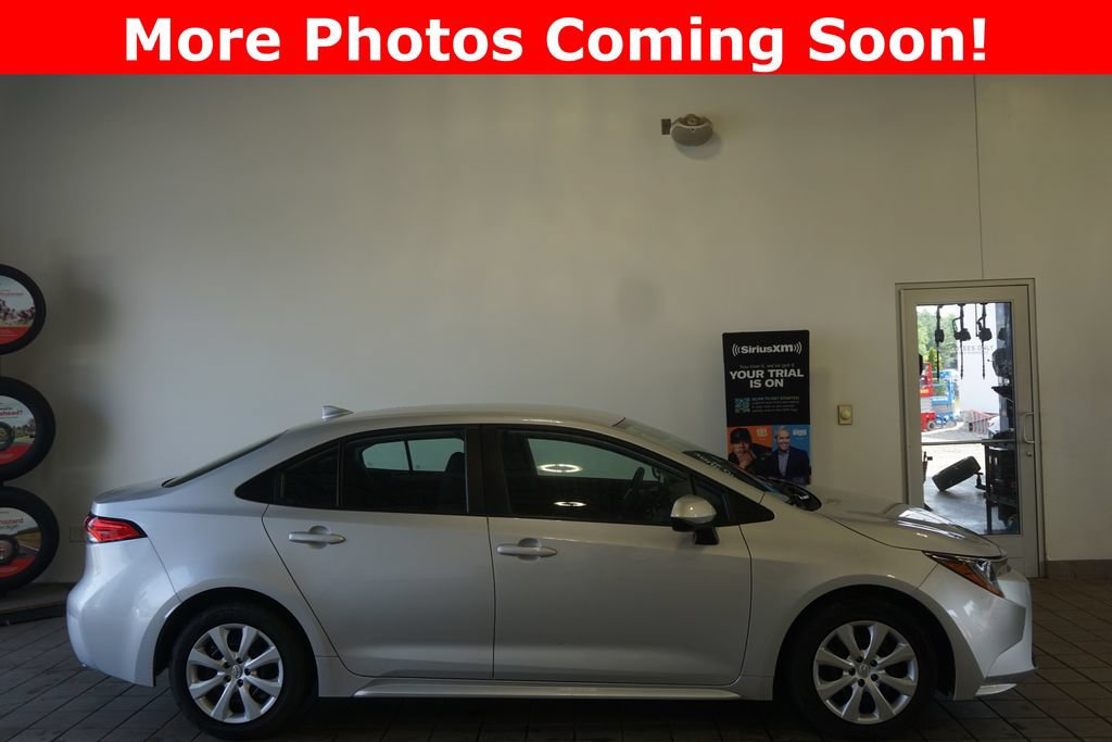 Used 2024 Toyota Corolla LE FWD image 2