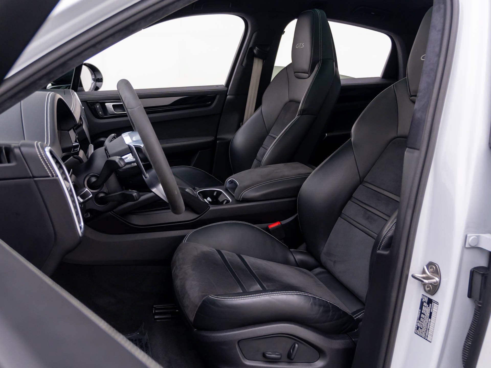 Certified 2022 Porsche Cayenne GTS AWD/4WD image 5