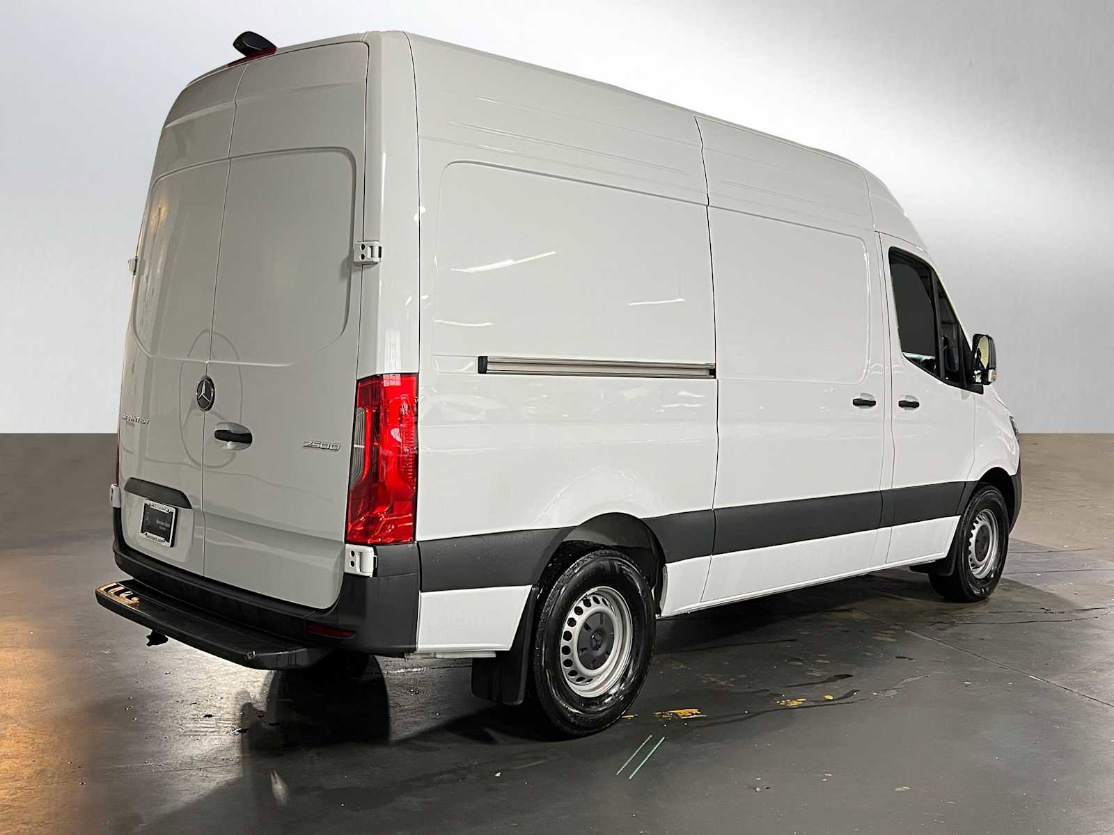 Used 2025 Mercedes-Benz Sprinter 2500 image 3