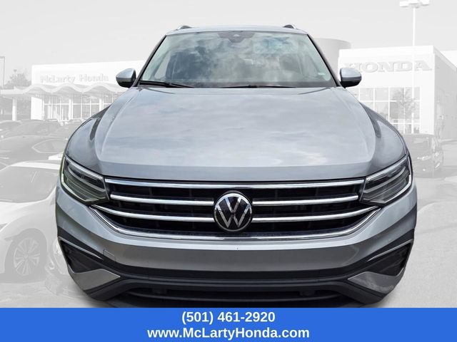 Used 2024 Volkswagen Tiguan SE FWD image 2