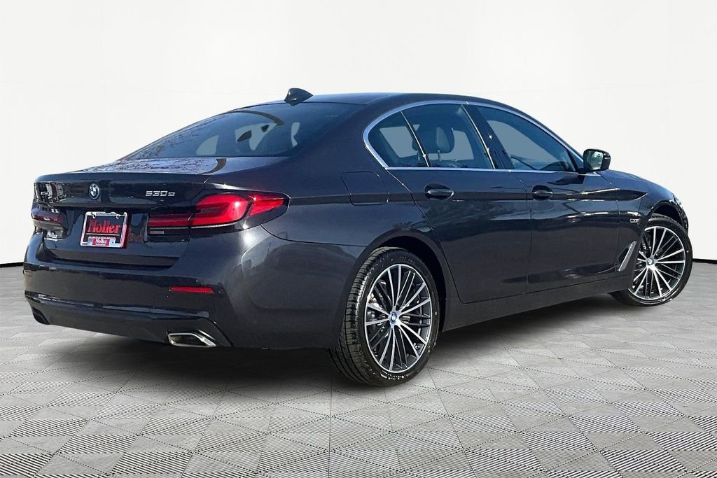 Used 2023 BMW 530e xDrive 530e iPerformance w/ Premium Package image 2