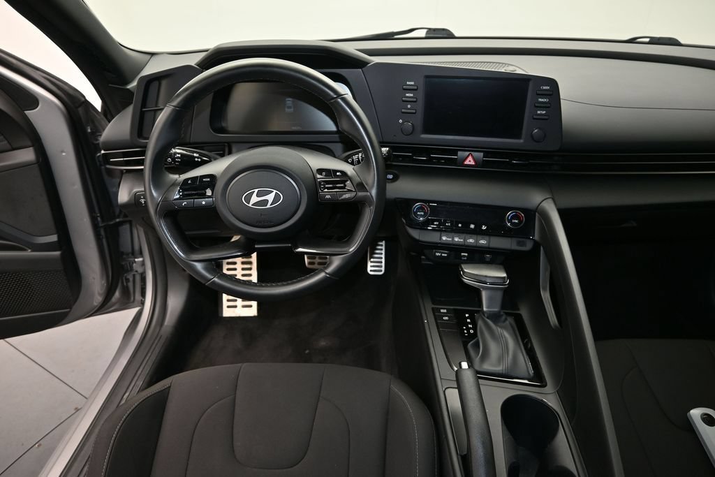 Used 2025 Hyundai Elantra Sport FWD image 18