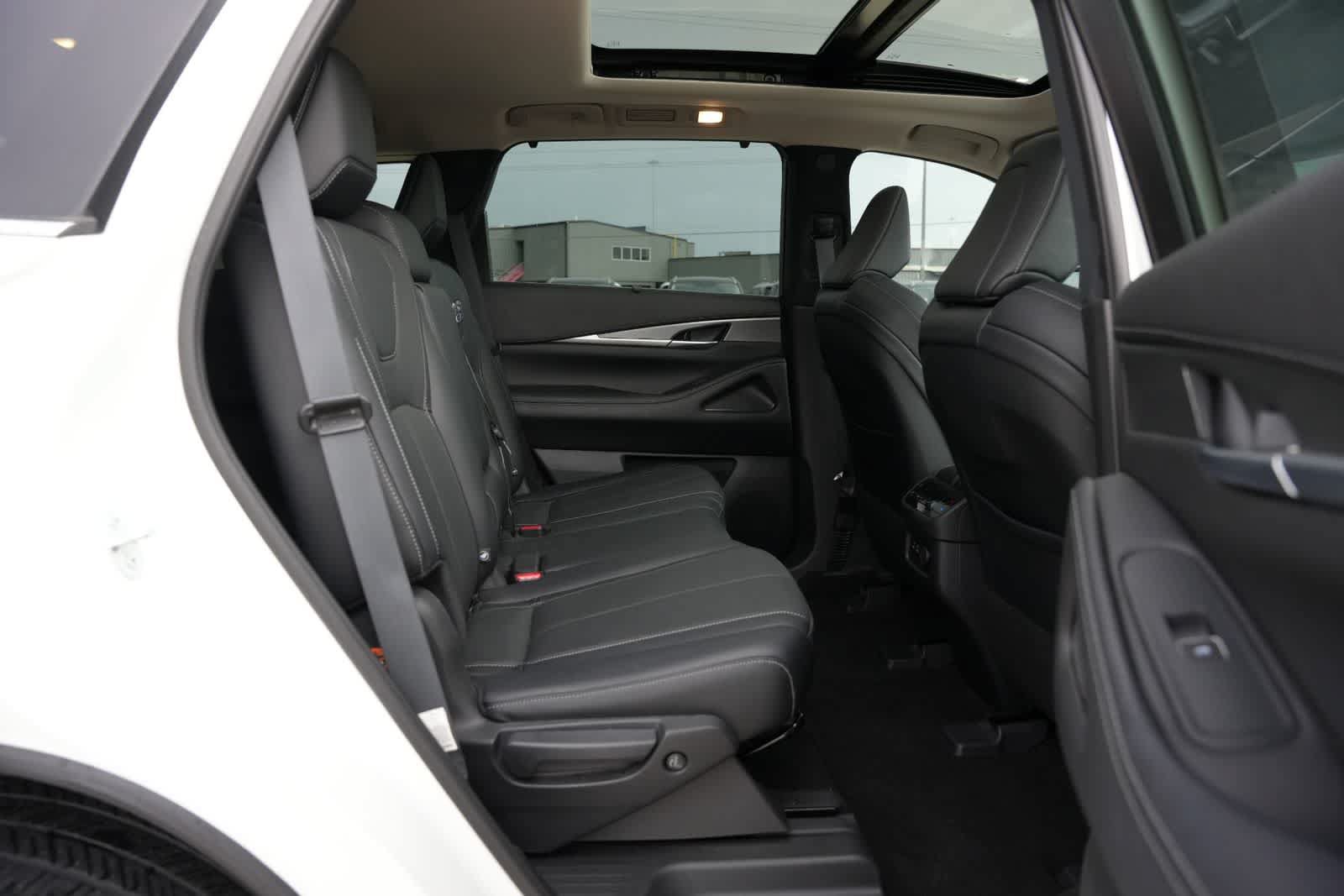 Used 2023 INFINITI QX60 Luxe w/ Cargo Package FWD image 21