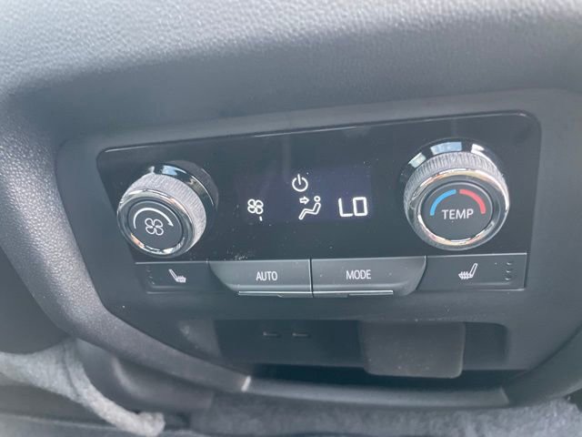 Used 2025 Chevrolet Traverse High Country image 38