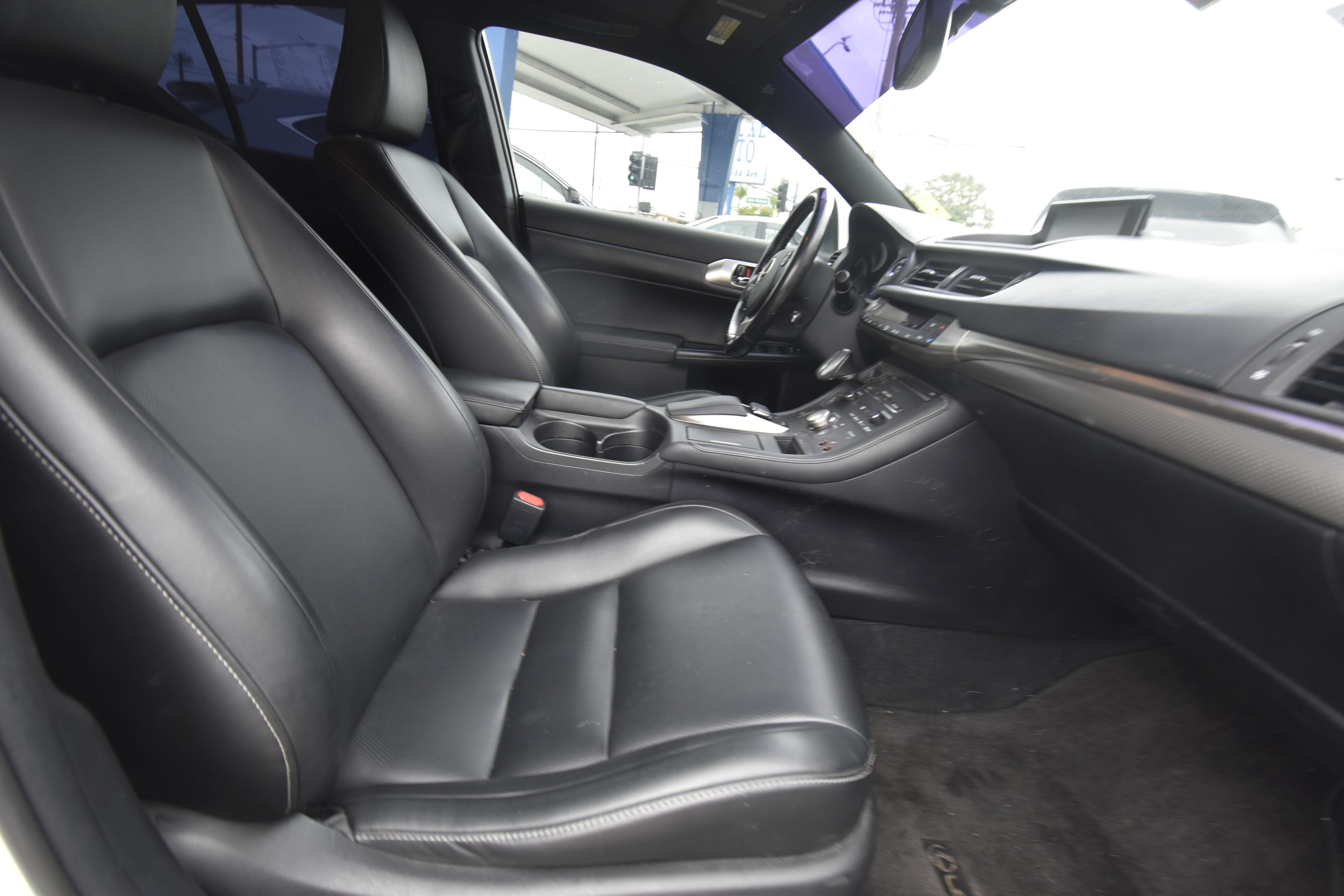 Used 2017 Lexus CT 200h w/ Navigation System Package FWD image 10