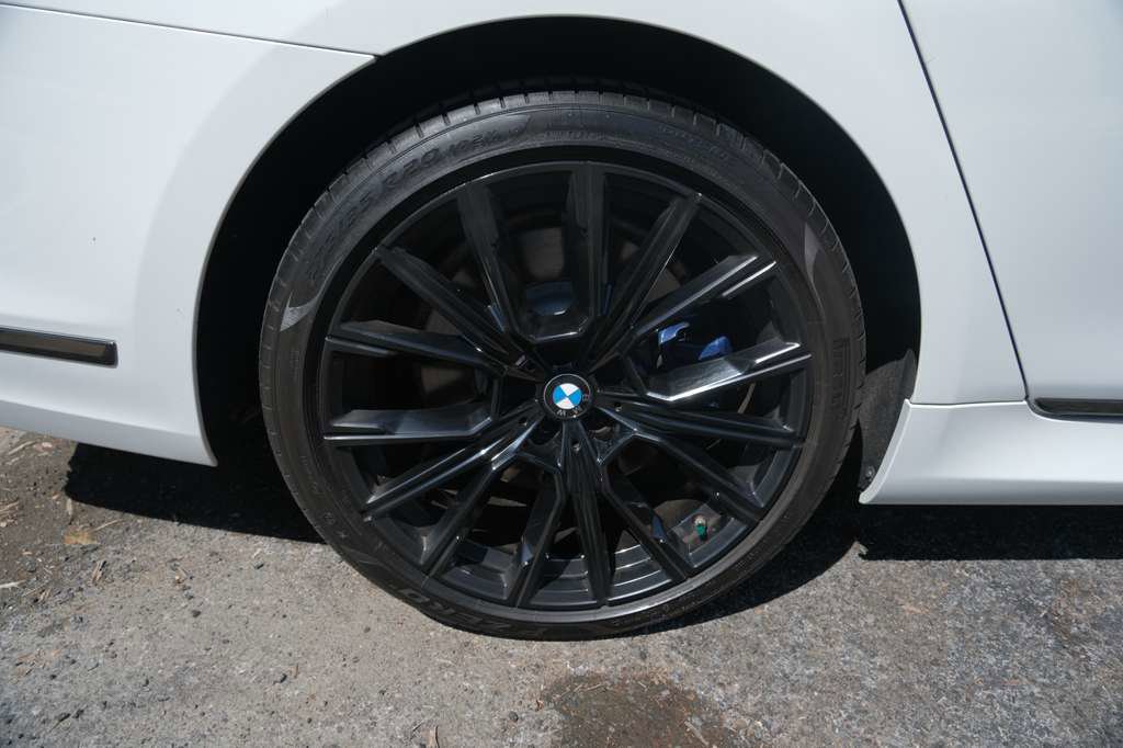 Used 2021 BMW 750i xDrive w/ M Sport Package image 13