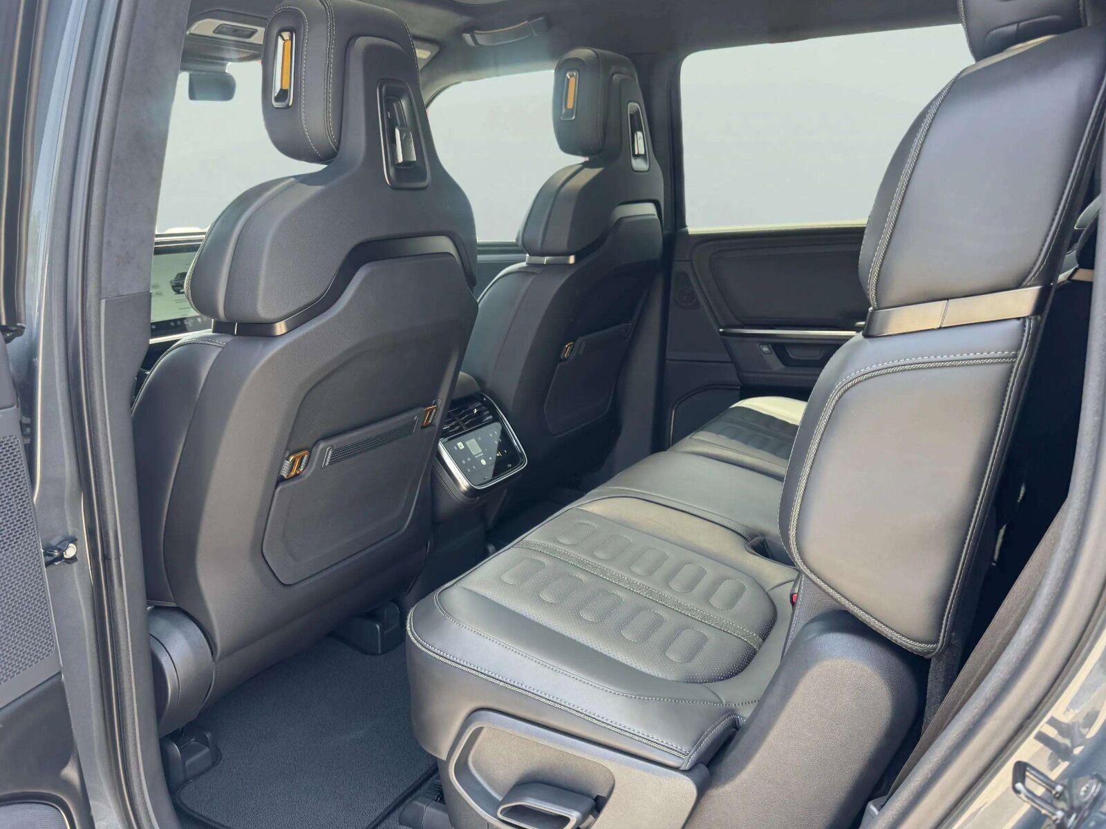 Used 2025 Rivian R1S Adventure AWD/4WD image 43