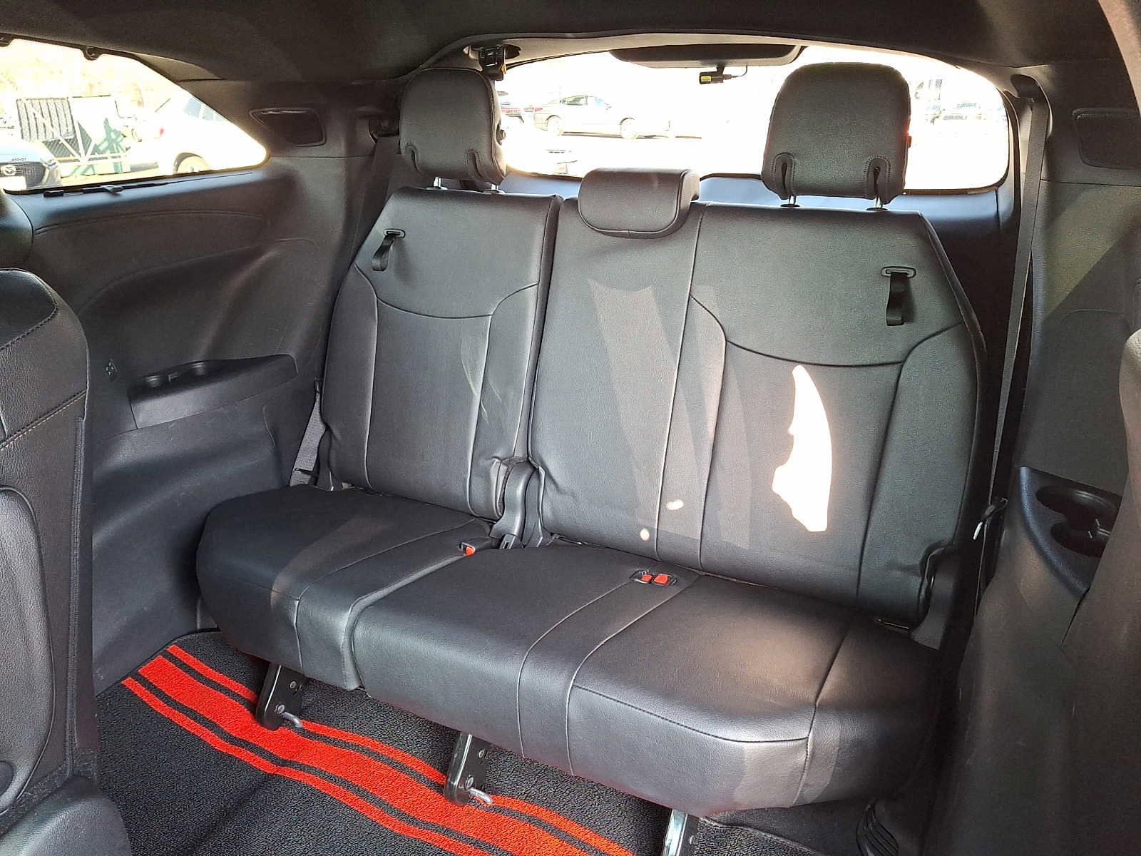 Used 2025 Toyota Sienna Platinum AWD/4WD image 9