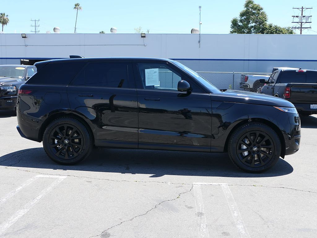 Used 2024 Land Rover Range Rover Sport SE AWD/4WD image 2