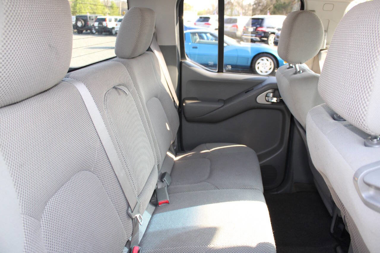 Used 2005 Nissan Frontier SE w/ (P01) Power Pkg AWD/4WD image 18