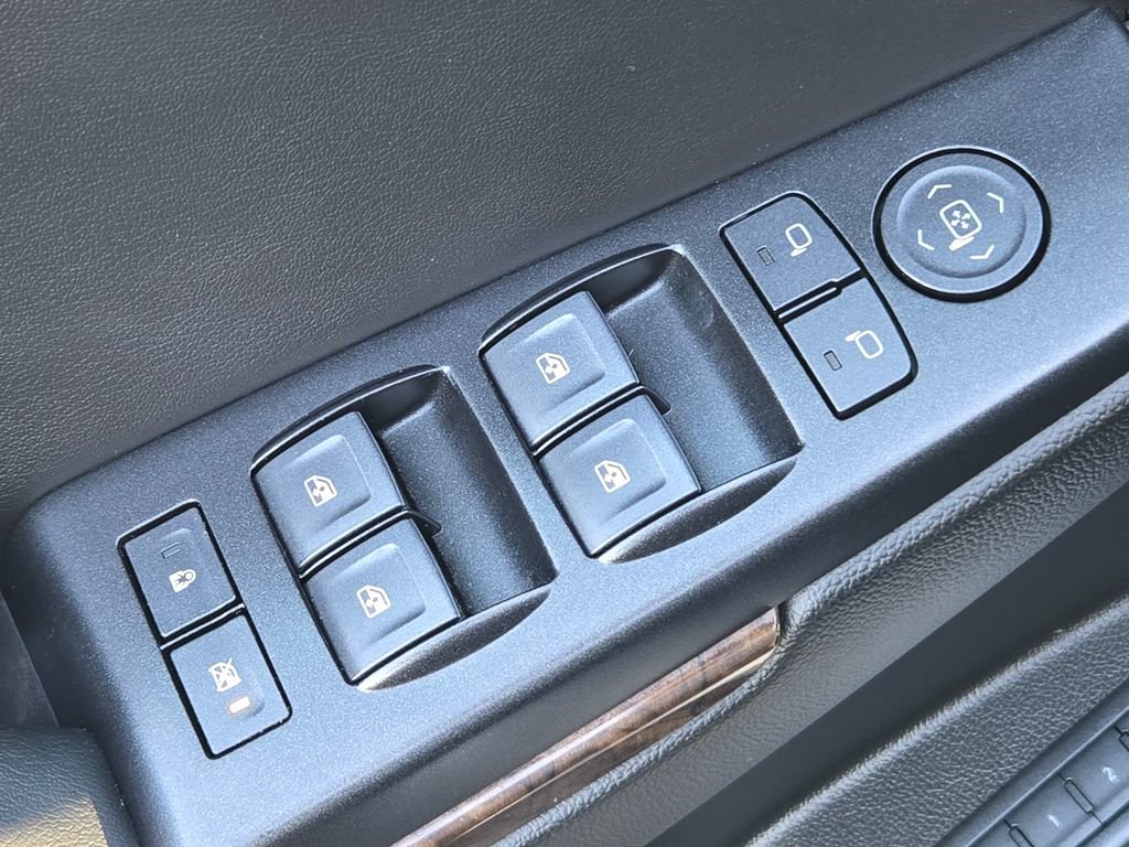 Used 2019 Chevrolet Suburban LT image 16