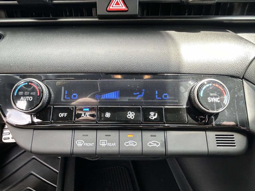 Certified 2025 Hyundai Elantra Sport FWD image 19