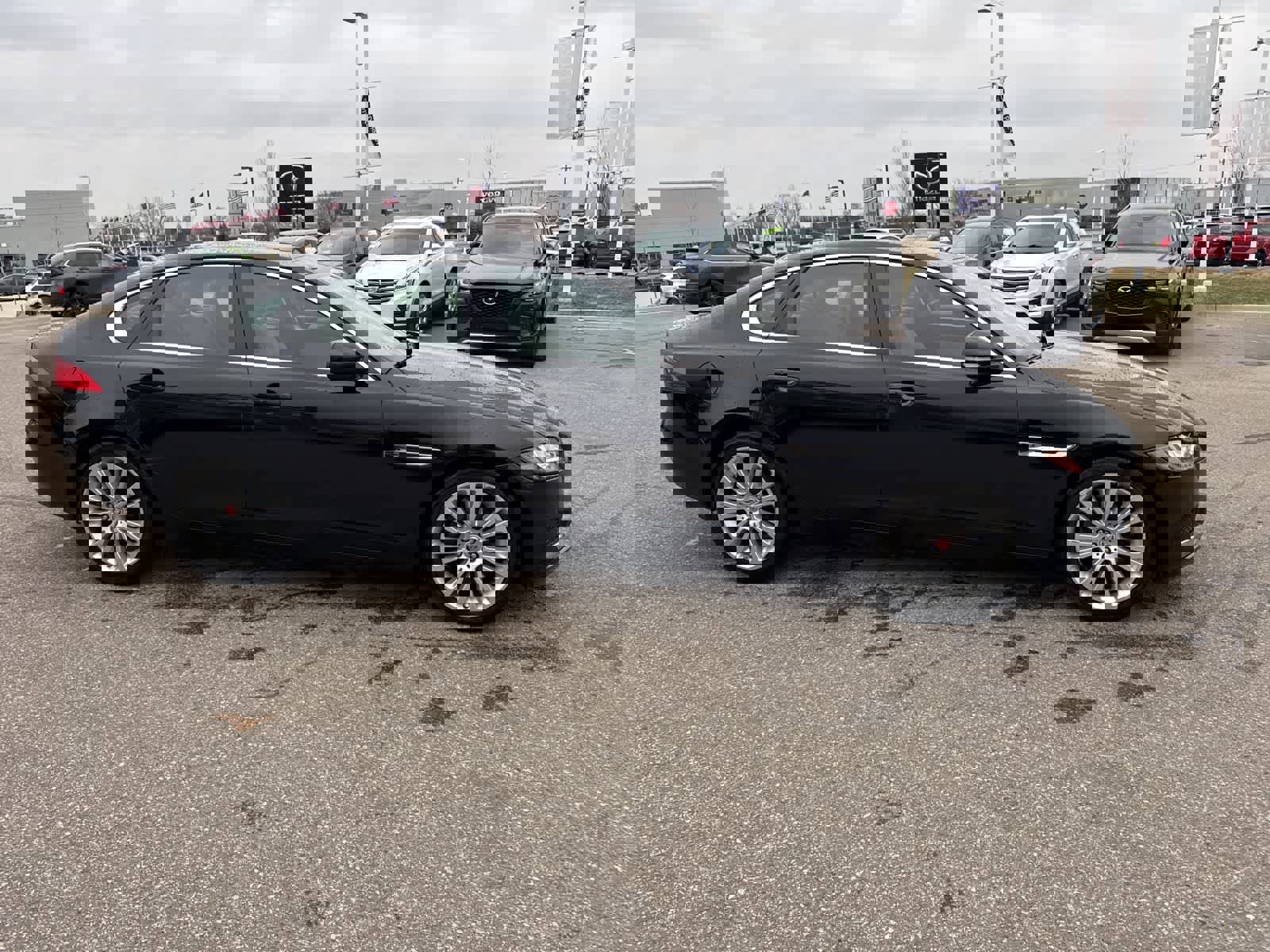 Used 2020 Jaguar XF Prestige image 4