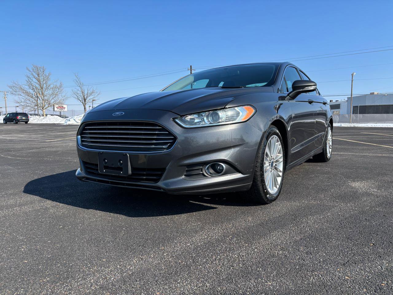 Used 2016 Ford Fusion SE w/ Equipment Group 202A image 3