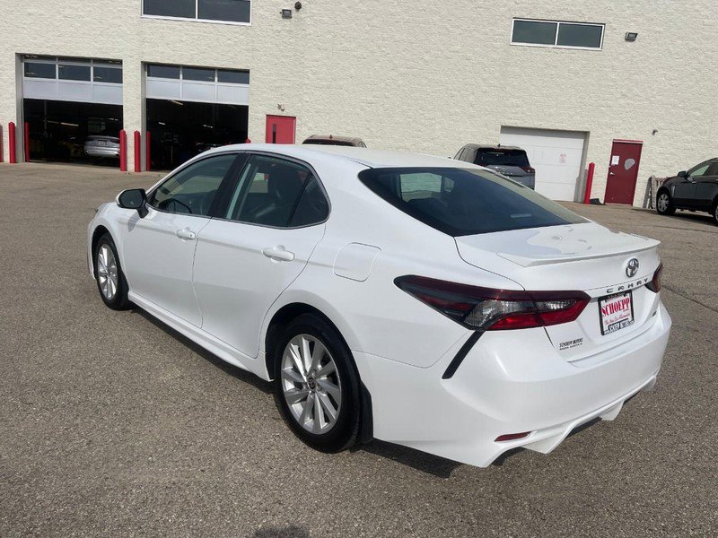Used 2024 Toyota Camry SE image 4