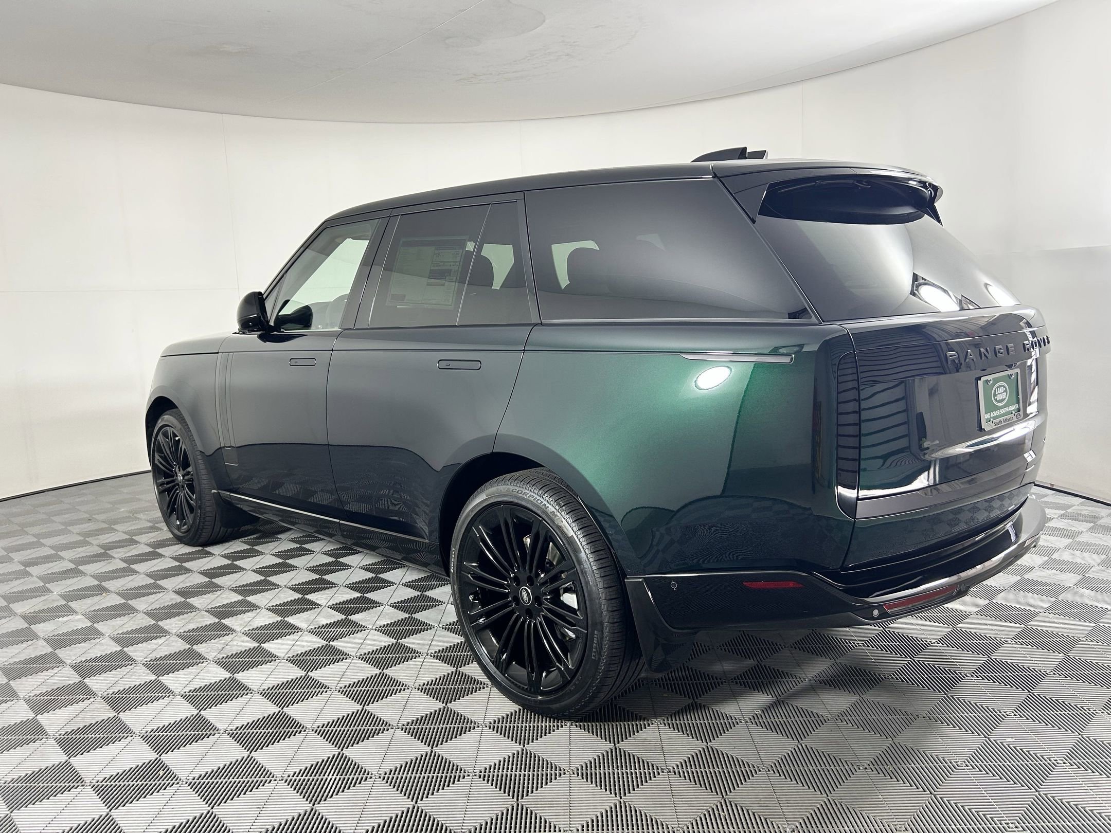 New 2025 Land Rover Range Rover SE image 3
