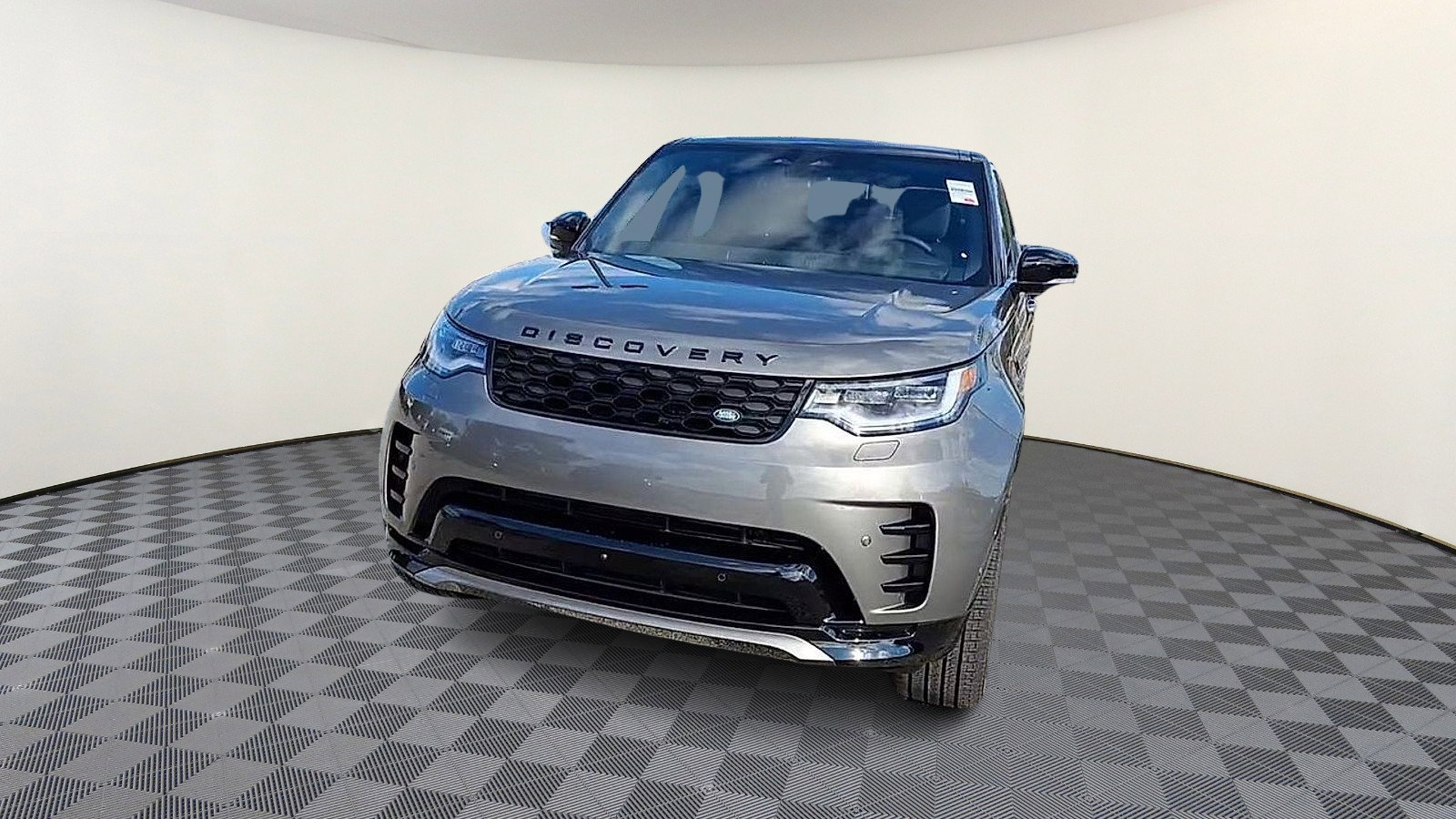 Used 2024 Land Rover Discovery Dynamic SE AWD/4WD image 3