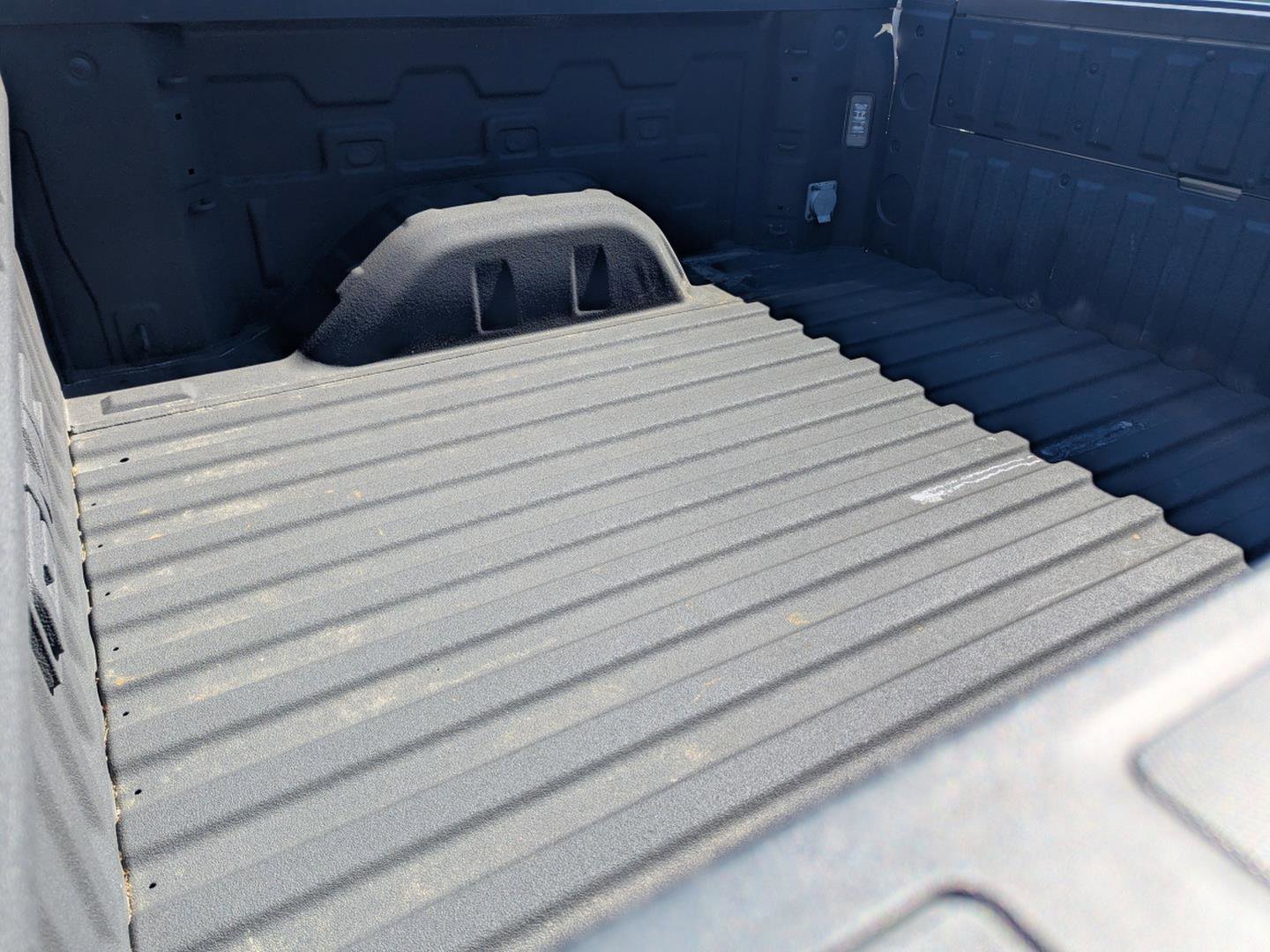 Used 2024 GMC Sierra 1500 SLT w/ SLT Premium Package image 26