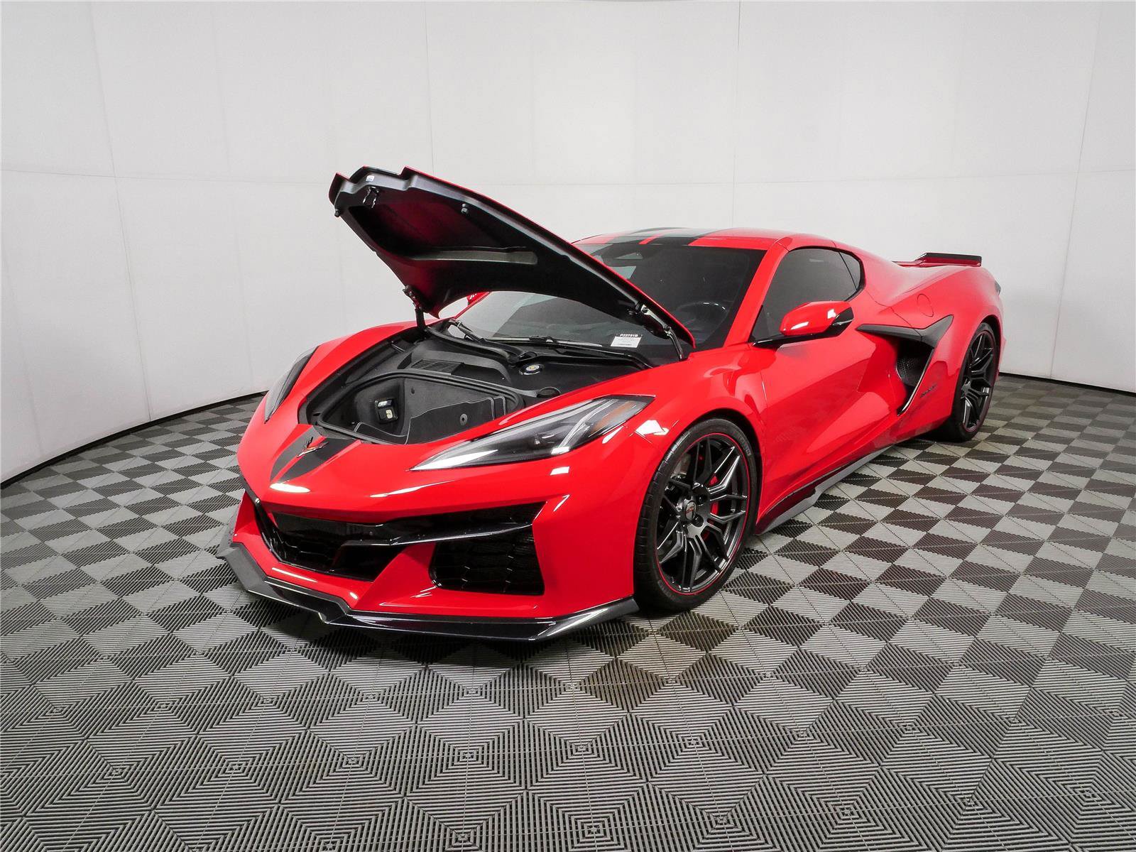 Used 2024 Chevrolet Corvette Z06 RWD image 30