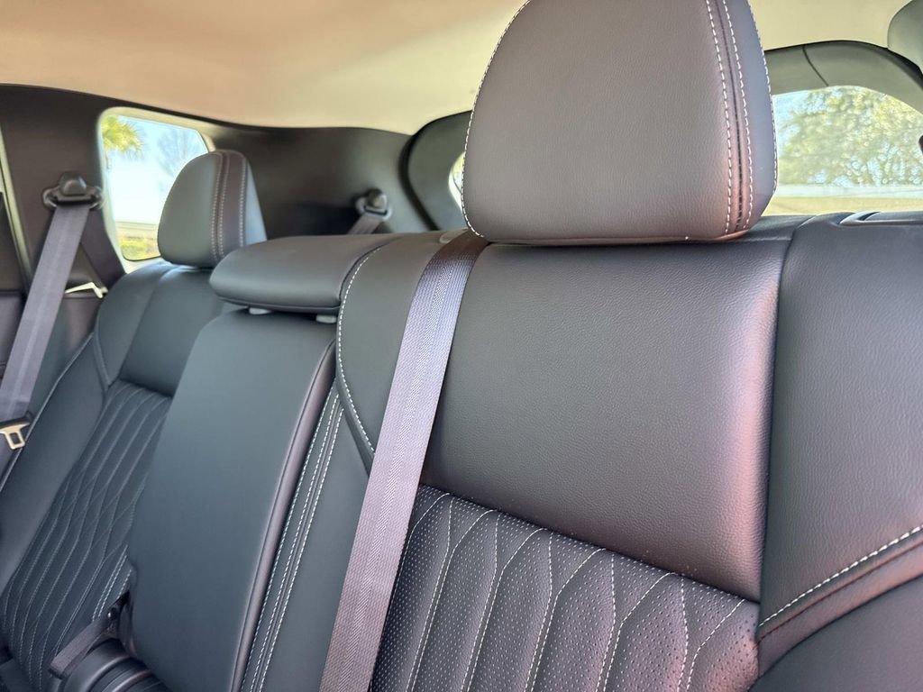 New 2026 Mitsubishi Outlander SEL image 13