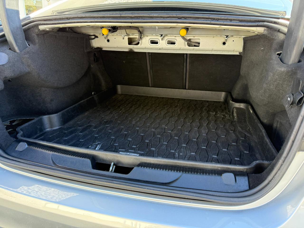 Used 2017 Jaguar XE Premium image 19