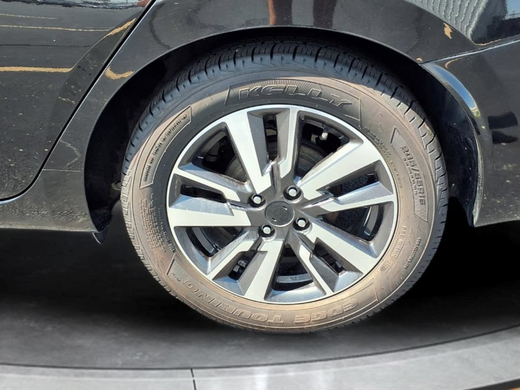 Used 2021 Nissan Versa SV FWD image 19