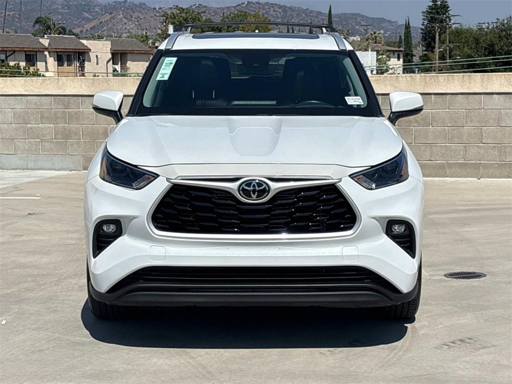 Used 2023 Toyota Highlander XLE image 2